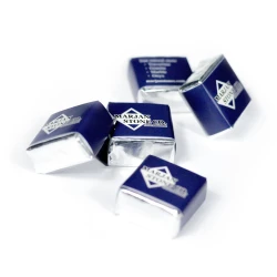 Шоколадно-вафельная конфета с логотипом 32 х 30 х 18 мм